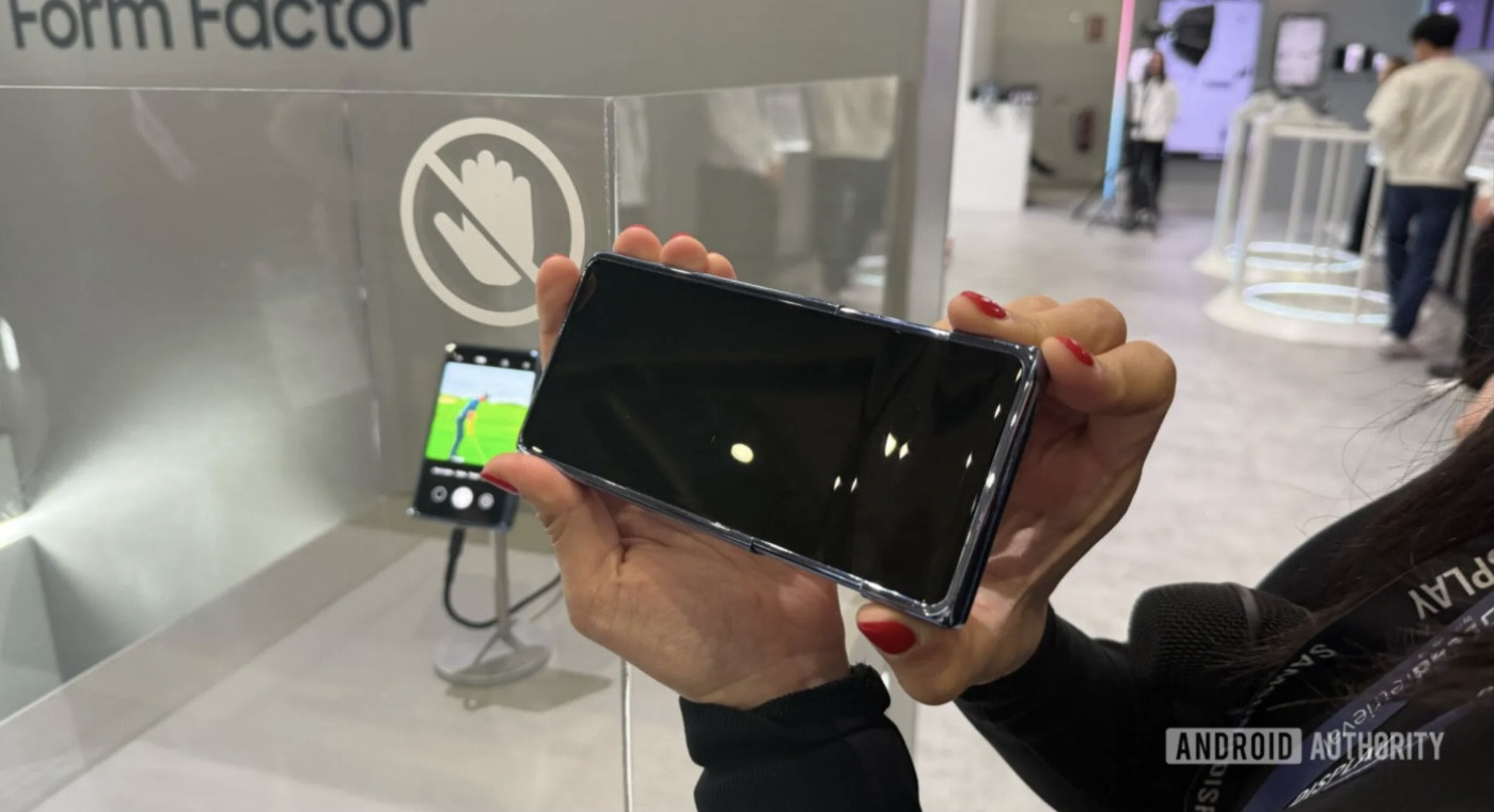 Що відомо про смартфон із розсувним екраном, який Samsung показала на MWC 2026