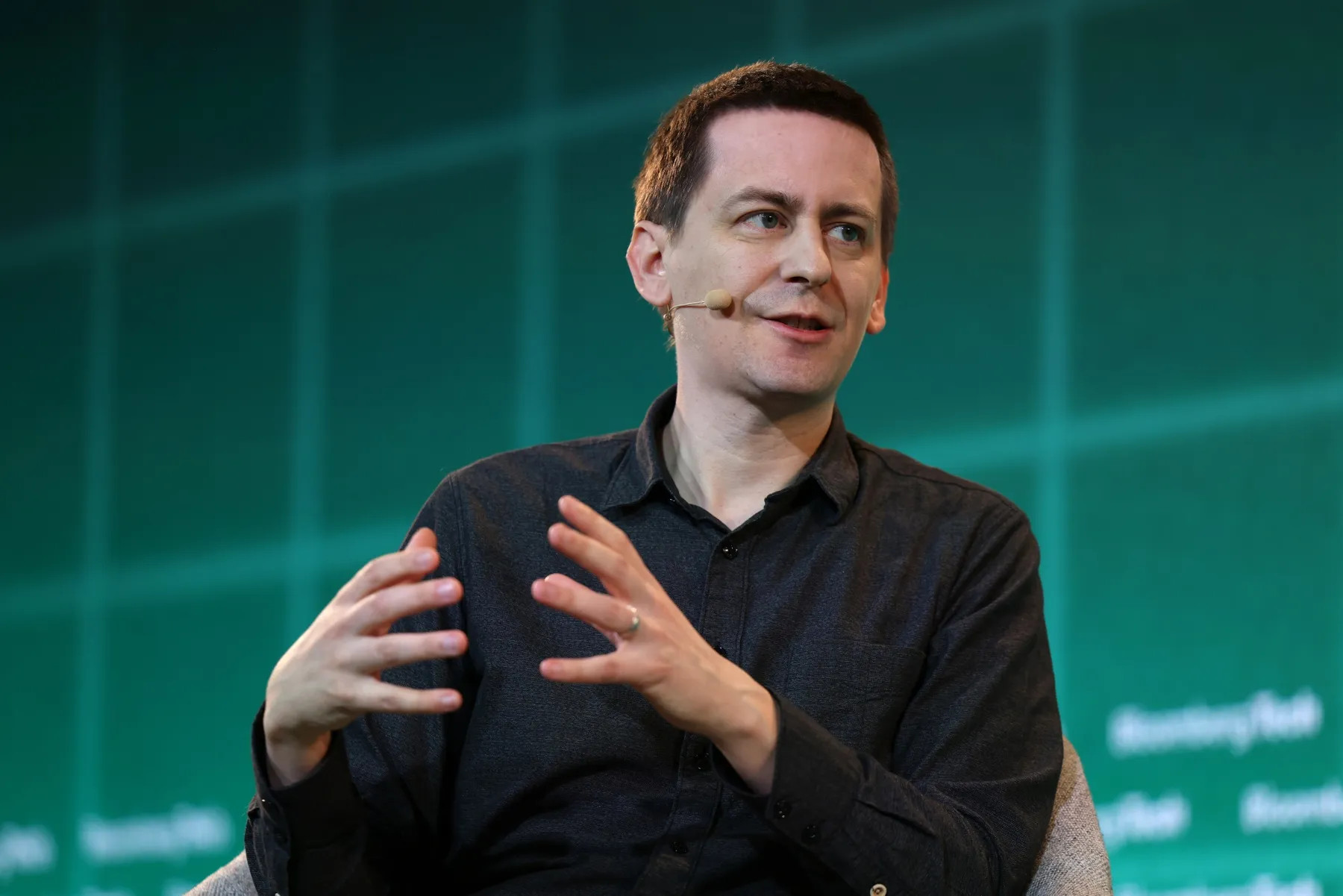 Anthropic переманила нобелівського лауреата з Google DeepMind — поки Трамп блокує доступ до її моделей для іноземців